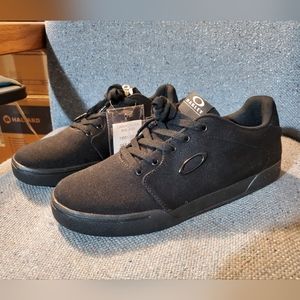 Oakley Canvas Flyer Sneaker (Exclusive Sample Pair) Size 8.5 Mens